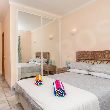 Quinta Do Rosal, Casa Rosa Vila